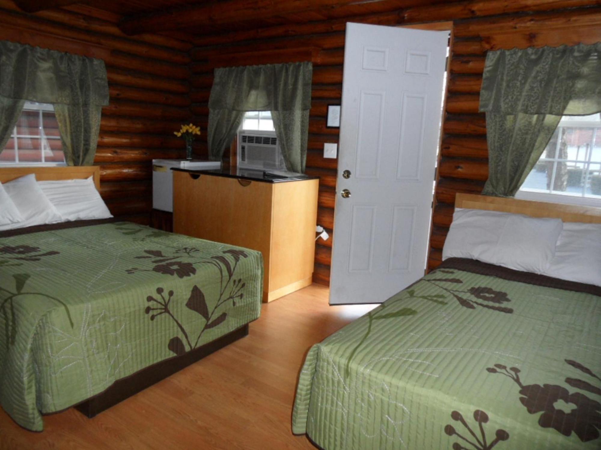Seven Dwarfs Cabin - On The Brook Cabins Lake George Room photo