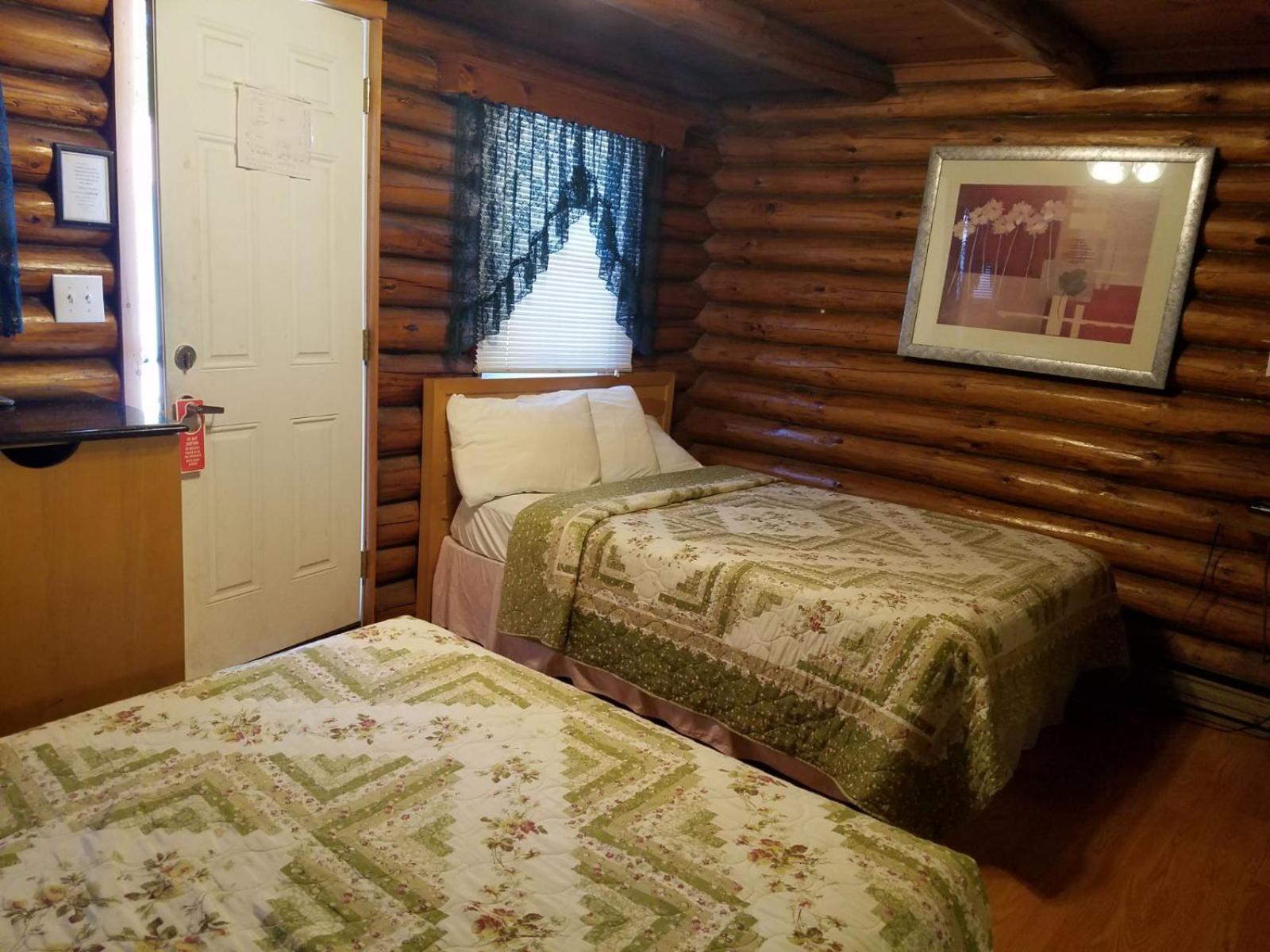 Seven Dwarfs Cabin - On The Brook Cabins Lake George Exterior photo